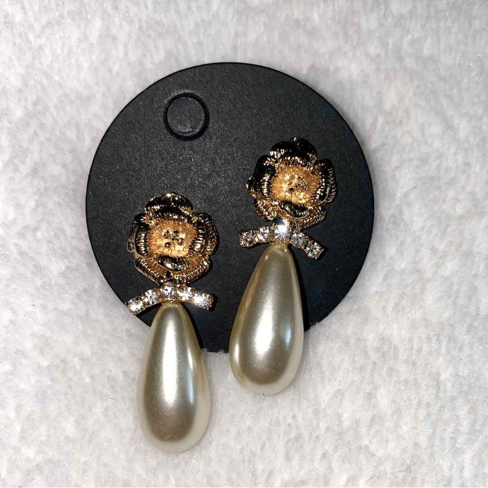 1 pair of earrings 14K overlay teardrop pearl and rose decor with rhinestones